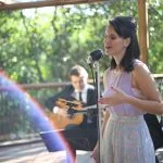 Vivian Torres voz, violão e violino
